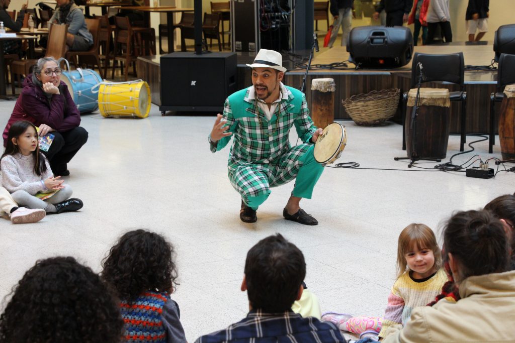 Escurecendo as ideias: Performance “Viva as Grandes Figuras! Protagonismo negro nas artes do sudeste brasileiro”