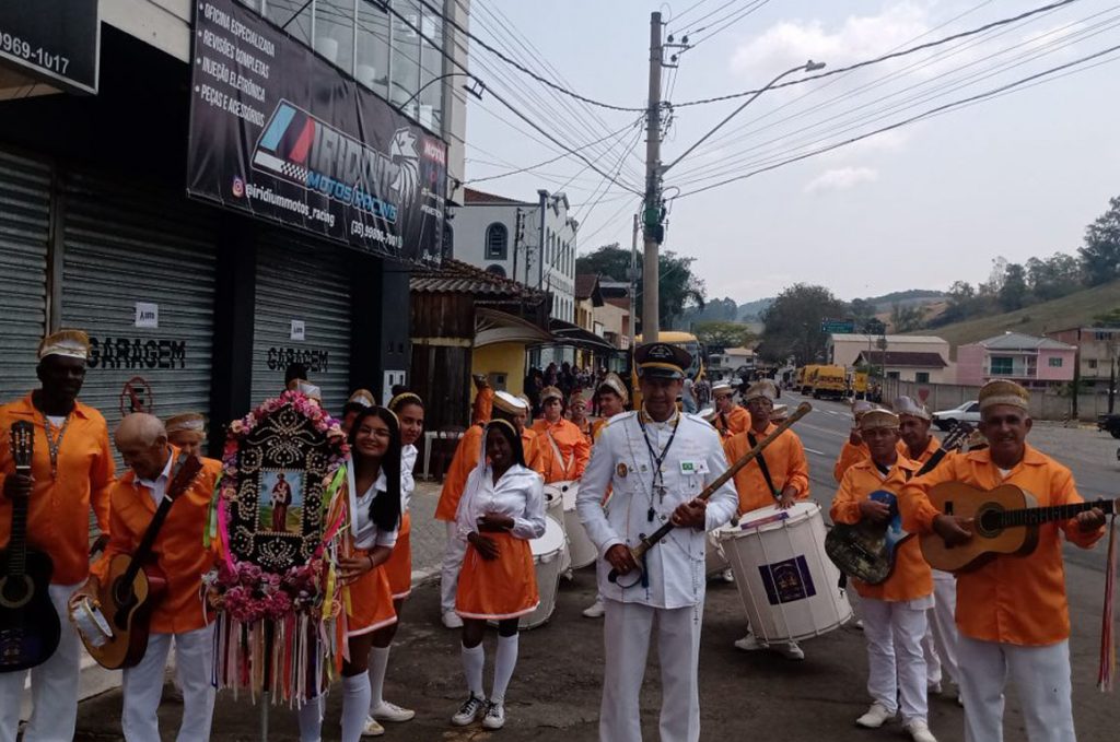 Cortejo do Terno de Congada “Rainha das Águas” e Cerimonial de devolução digital