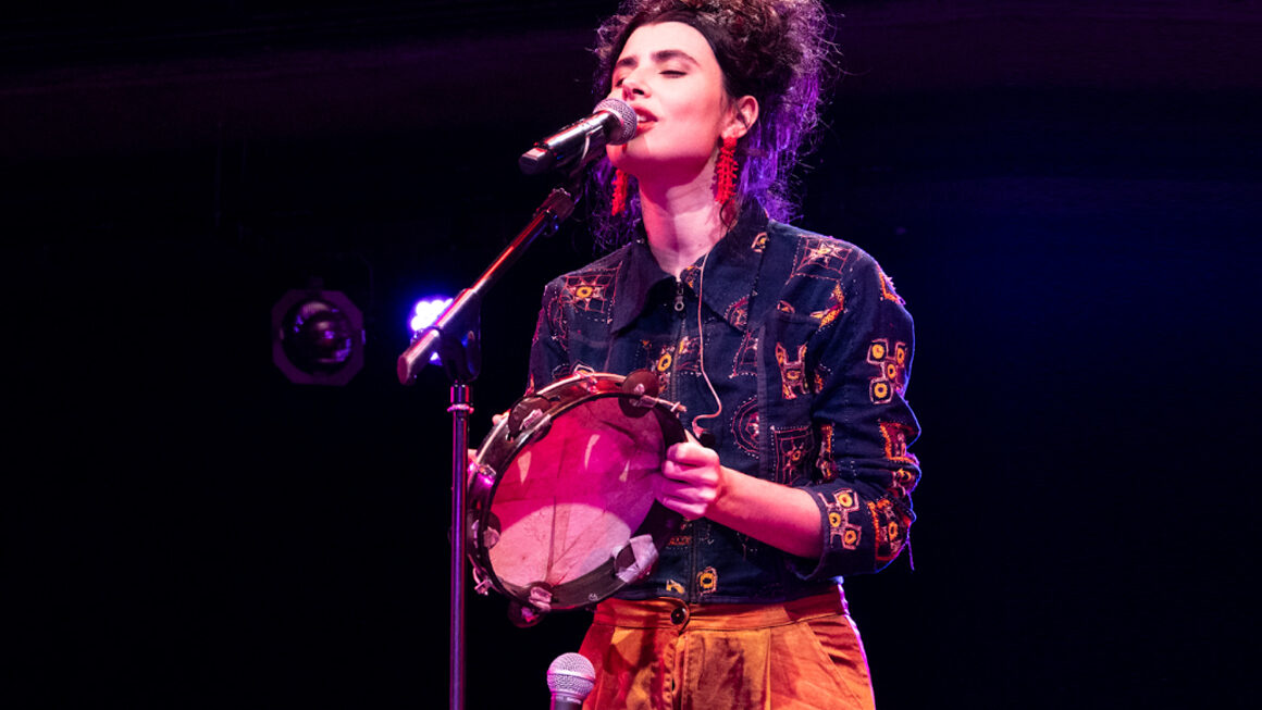 Mari Jasca leva potência e identidade ao palco do CCSP na Virada Cultural