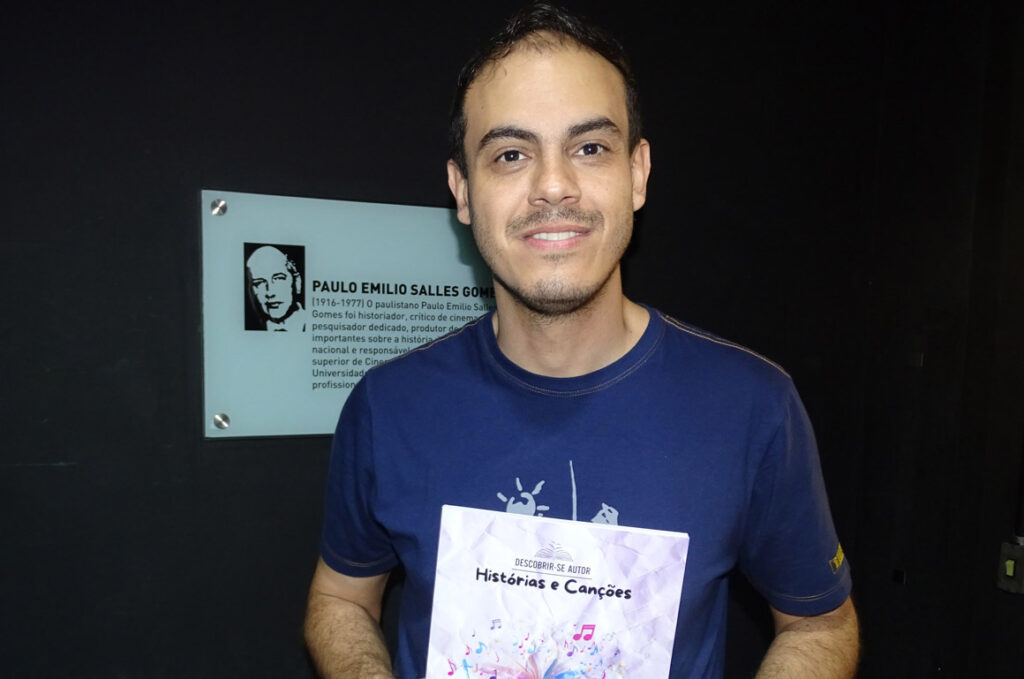 SME distribui livros gratuitos no FLI Sampa