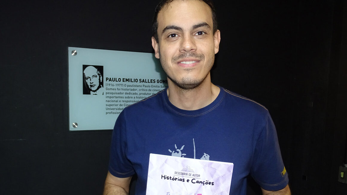 SME distribui livros gratuitos no FLI Sampa