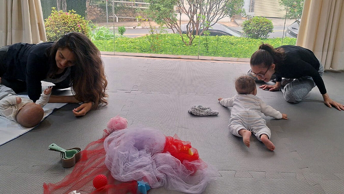 Primeiro ato: Vida Dança Materna para famílias e bebês