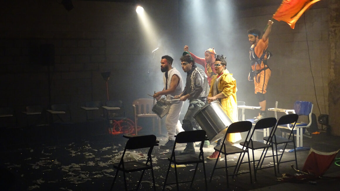 O Penúltimo Sinal arranca gargalhadas no CCSP