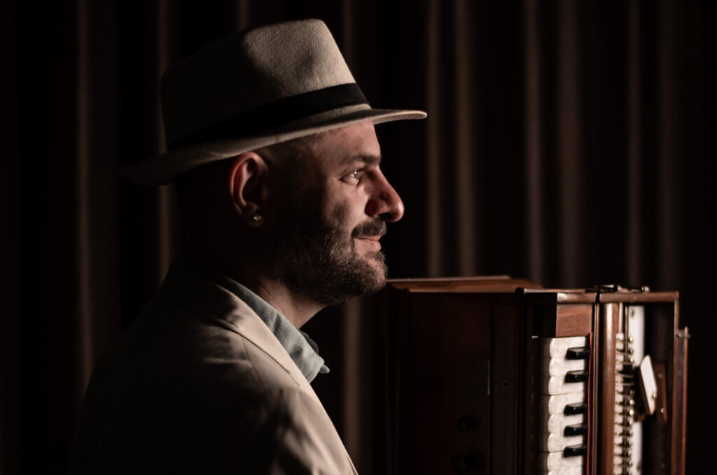 Adriano Grineberg – Uma Ode a Dorival Caymmi