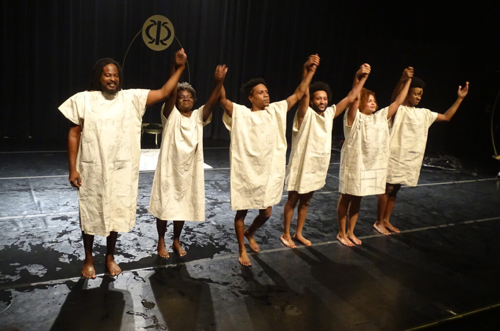 Sansacroma ‘incendeia’ o CCSP com o espetáculo Carvão