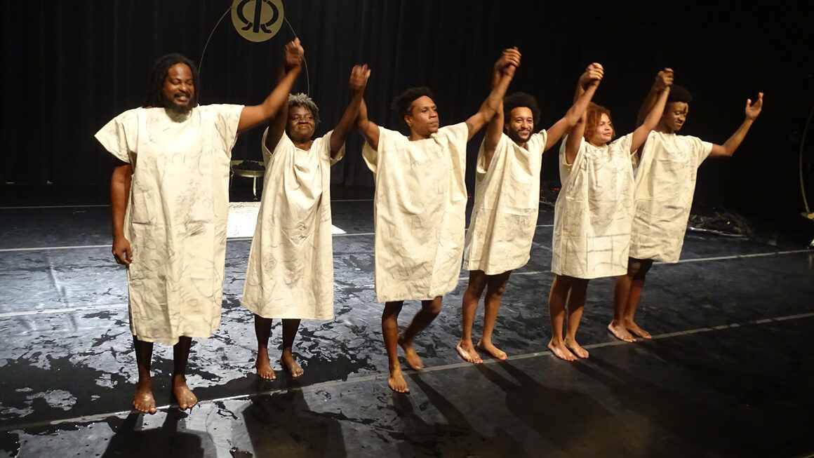 Sansacroma ‘incendeia’ o CCSP com o espetáculo Carvão