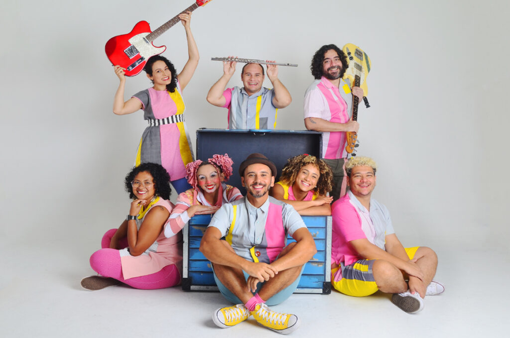 “Siricutico em: Aventuras da menina Flor e a boneca Açucena”