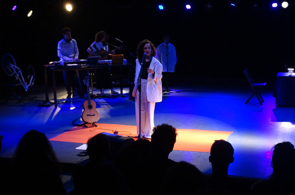 Marina Melo lança o disco Ousar Abrir no CCSP