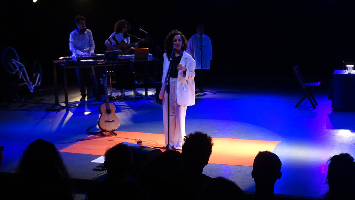 Marina Melo lança o disco Ousar Abrir no CCSP