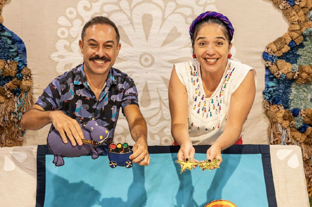 Adeus, ano velho, felizes novas histórias: com TAPETES CONTADORES DE HISTÓRIAS