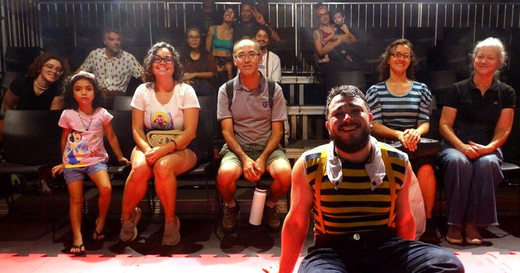 Eu, Migo e Meu Umbigo diverte adultos e crianças no CCSP