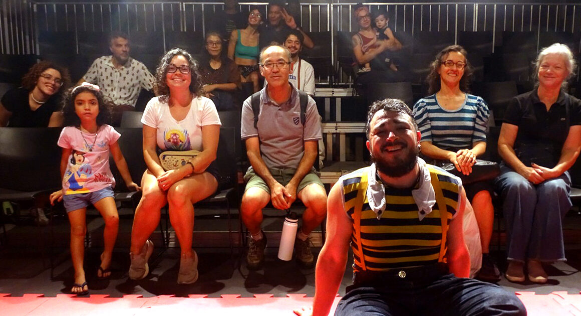 Eu, Migo e Meu Umbigo diverte adultos e crianças no CCSP