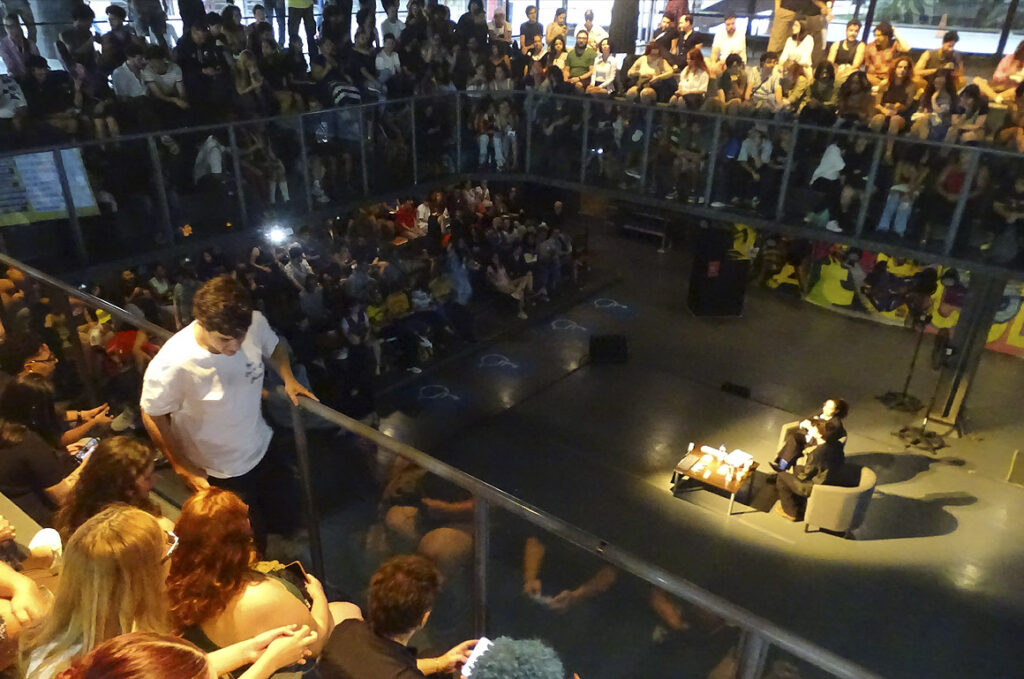 Público lota o CCSP para acompanhar o Óscar 2026