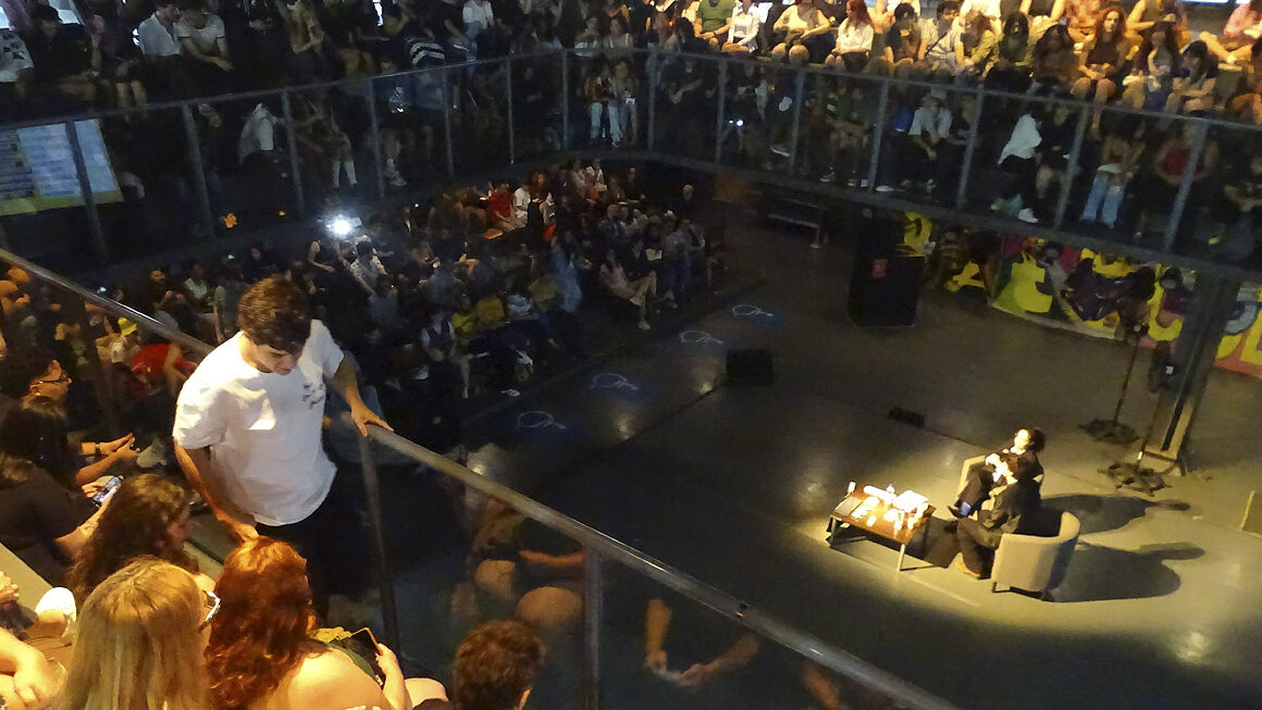 Público lota o CCSP para acompanhar o Óscar 2026