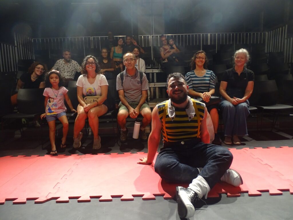 Eu, Migo e Meu Umbigo diverte adultos e crianças no CCSP