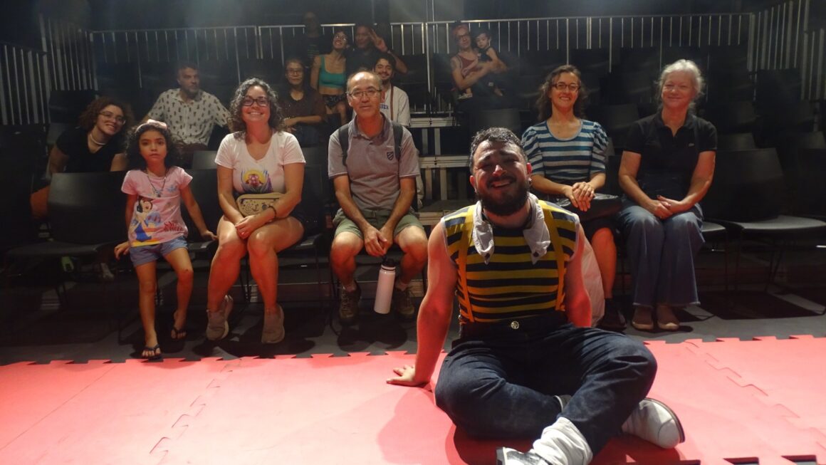 Eu, Migo e Meu Umbigo diverte adultos e crianças no CCSP