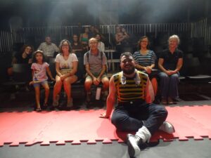 Eu, Migo e Meu Umbigo diverte adultos e crianças no CCSP