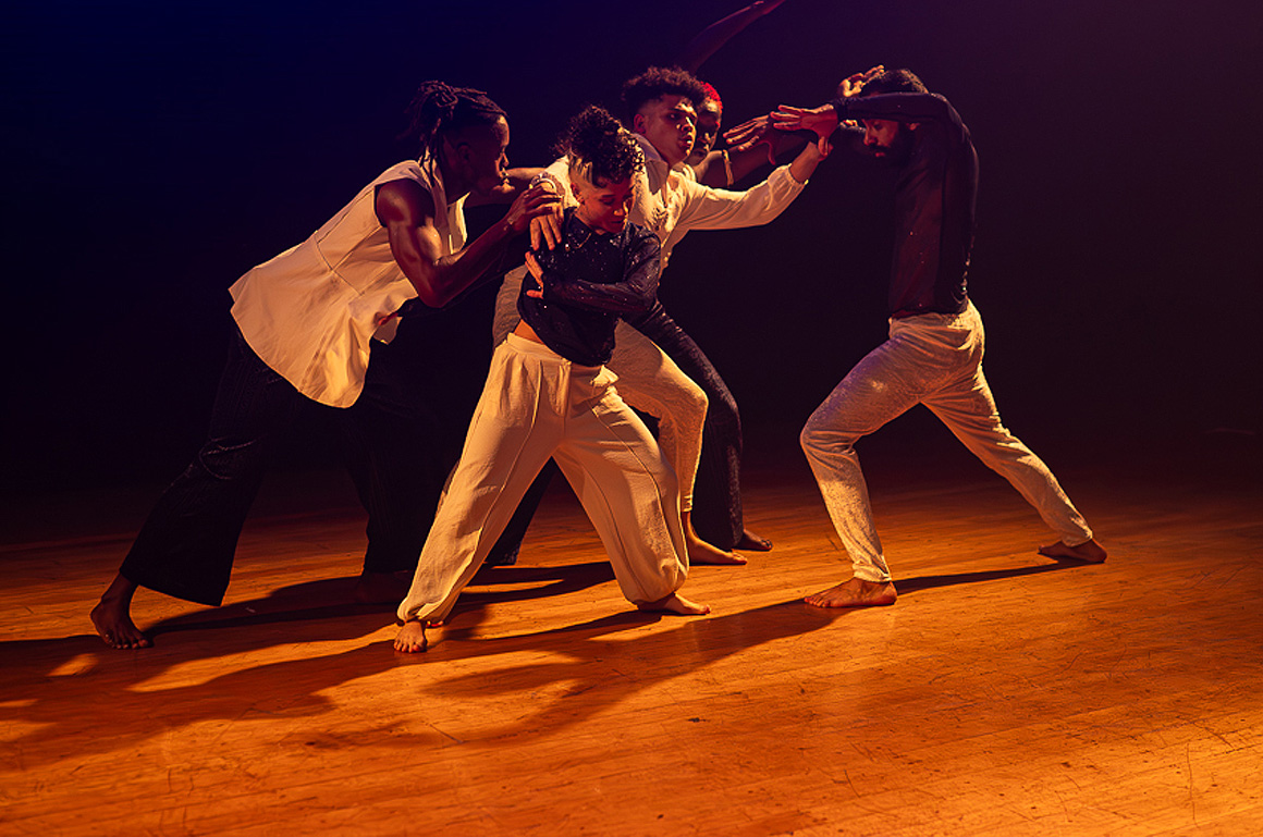 Espetáculo "Estesia" com Fasegun Cia de Dança