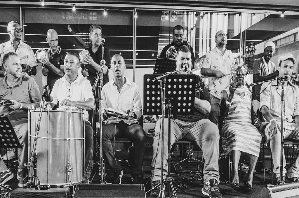 Glória ao Samba canta Cartola