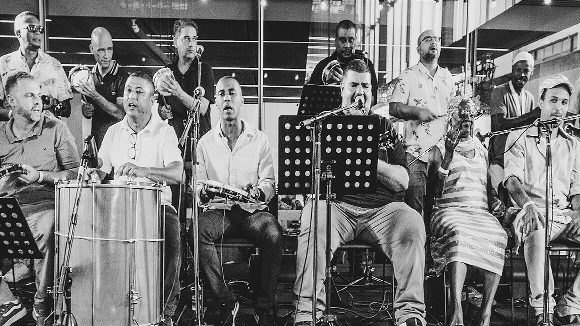 Glória ao Samba canta Cartola