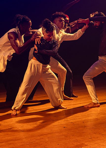 Espetáculo "Estesia" com Fasegun Cia de Dança